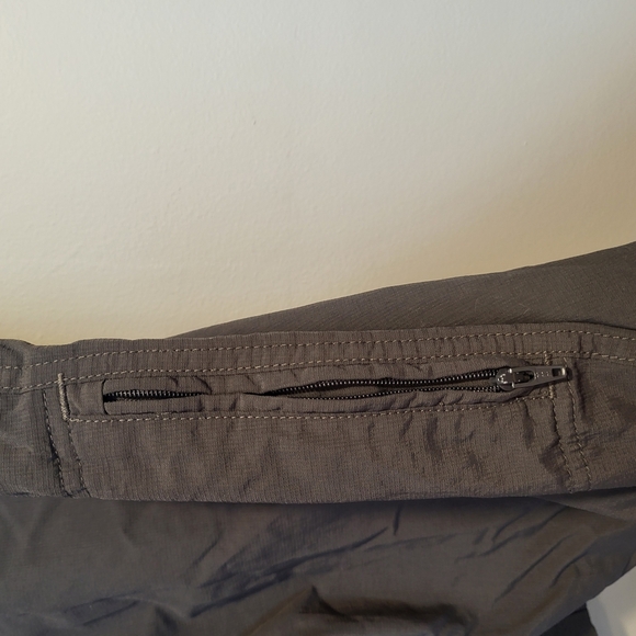 The North Face Men Grey Shorts, Size 36 - Picture 4 of 7